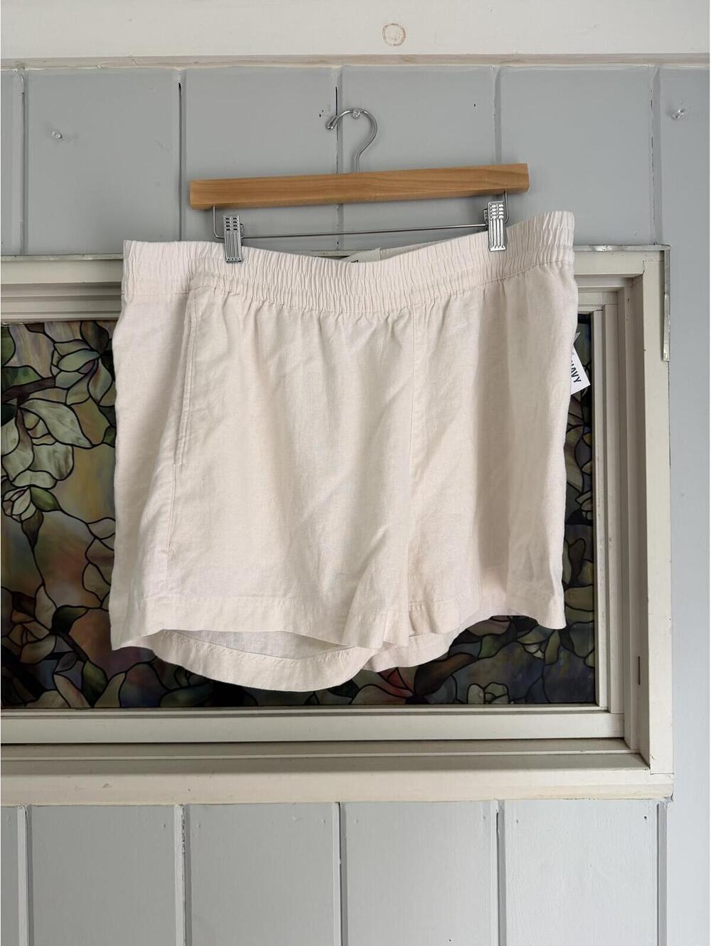 Old Navy White linen blend beachy Shorts size XL NWT